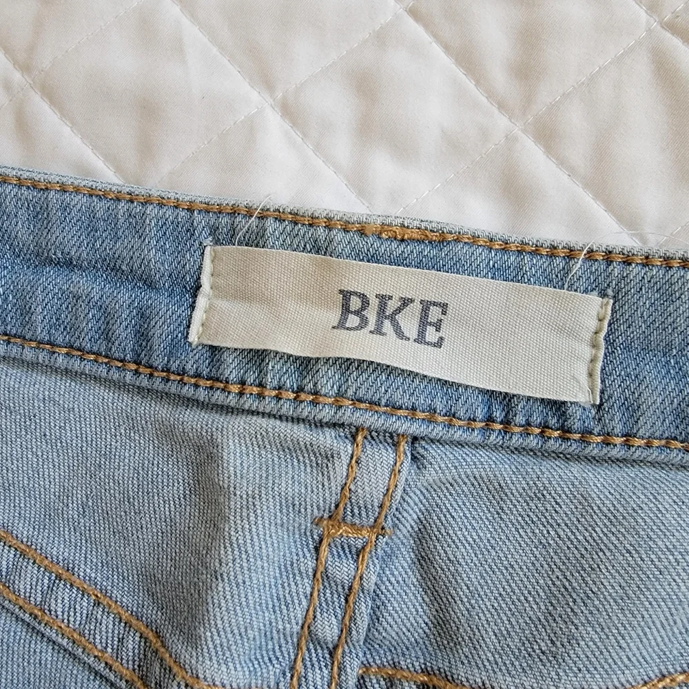 BKE denim distressed Stella high rise shorts. Sz 26 - Picture 4 of 6